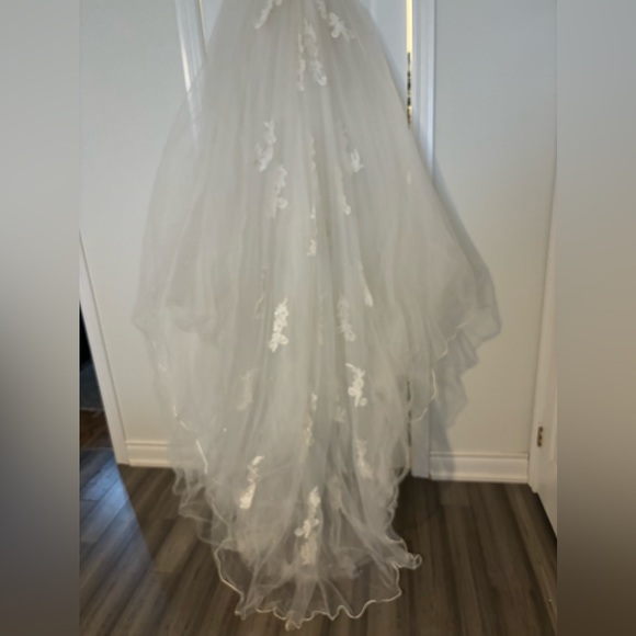 wedding dress - Picture 4 of 10